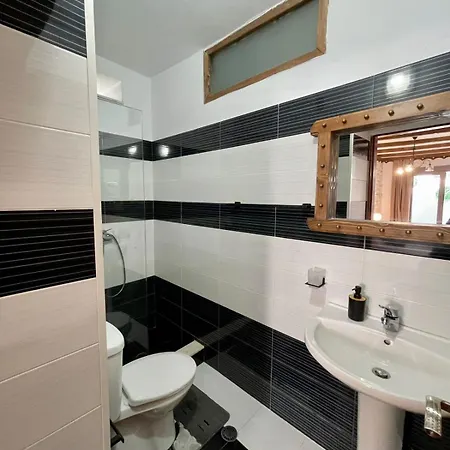 Forest House Penzion Berat