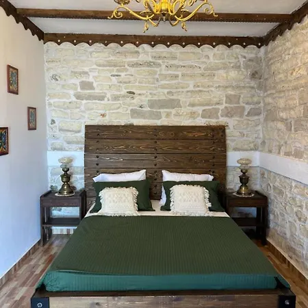 Forest House 3* Berat