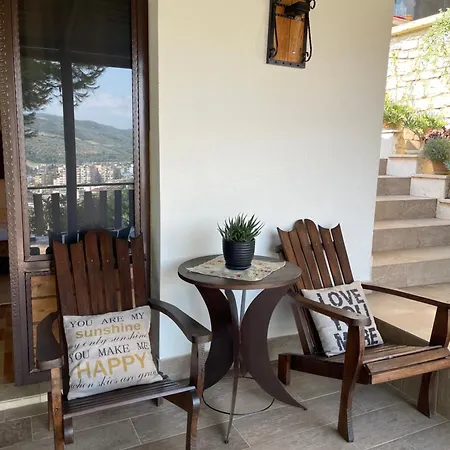 Forest House Μπεράτ