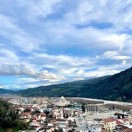 Forest House 3* Μπεράτ