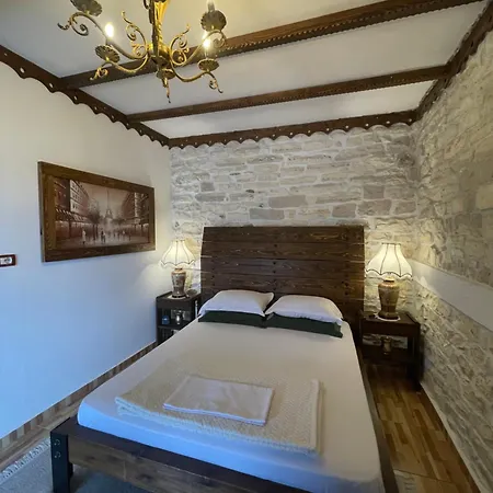 Pensión Forest House 3*