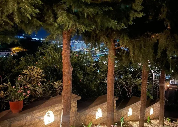 Forest House بيرات