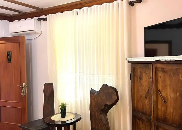 Forest House 3* بيرات