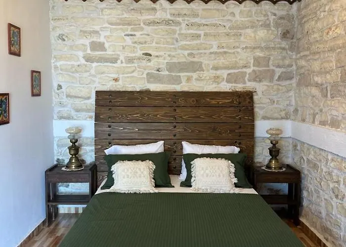 Forest House 3* بيرات