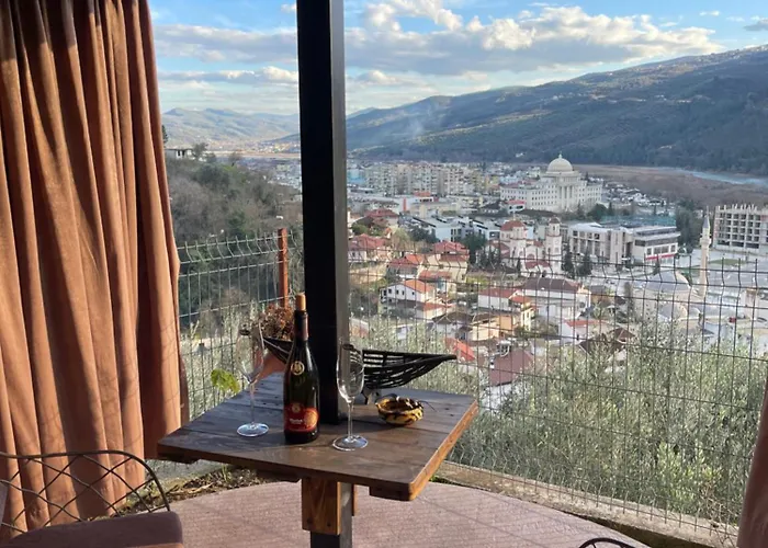 Forest House بيرات