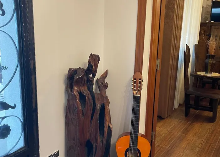 Forest House بيرات