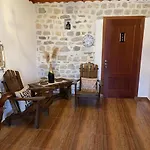 Konukevi Forest House Berat