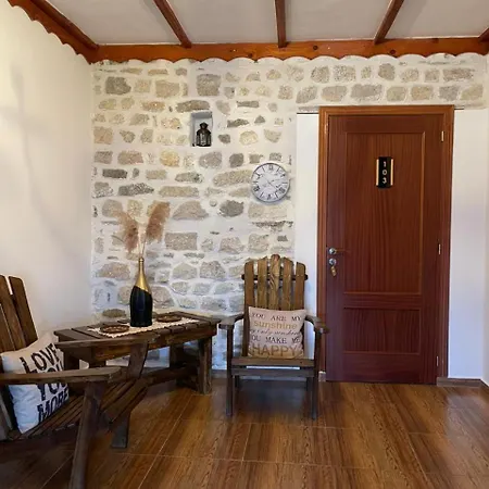 Forest House 3* Berati