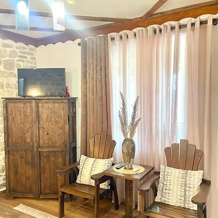 Forest House 3* Berat